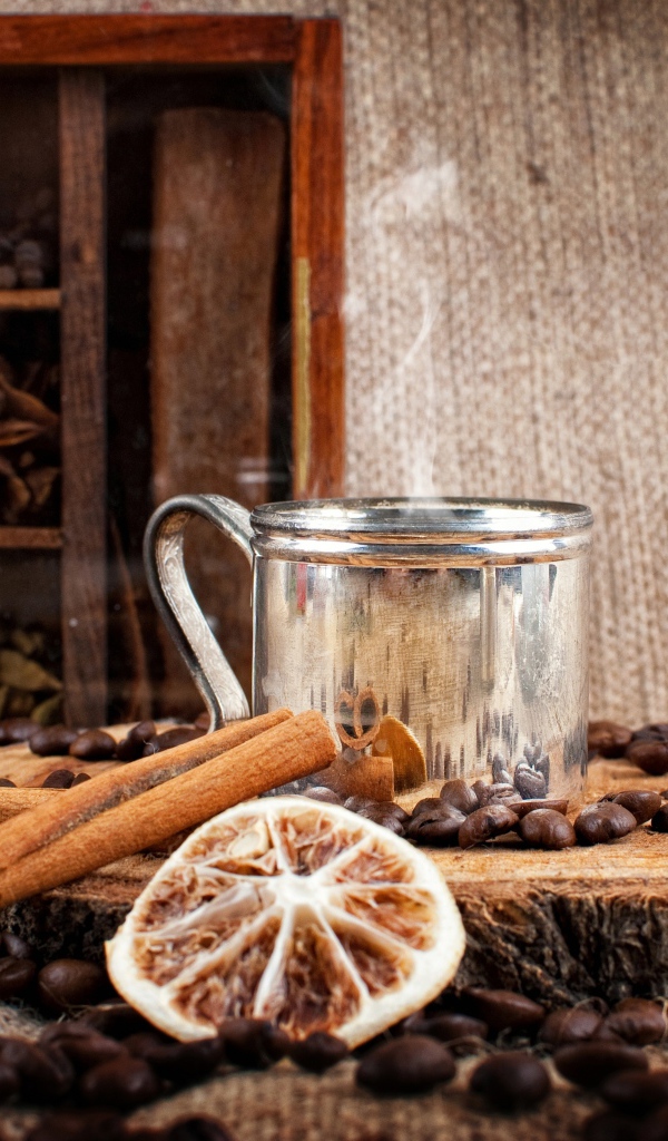 Кофе,палочки корицы и пряности