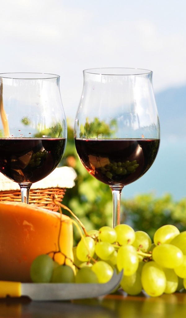 Два бокала вина