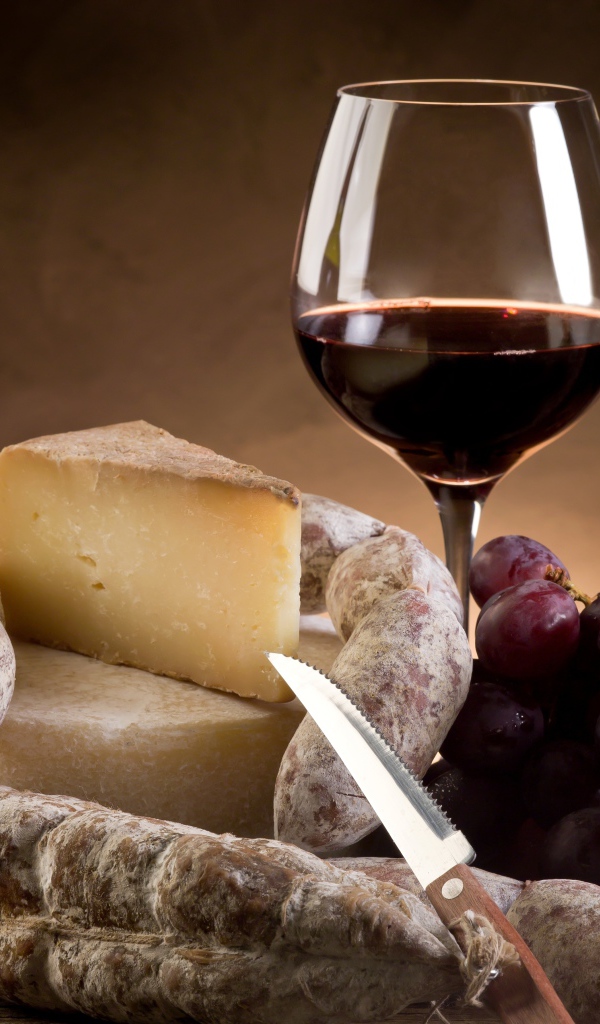 Колбаса, сыр и вино