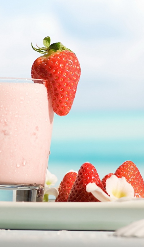Клубничный коктейль