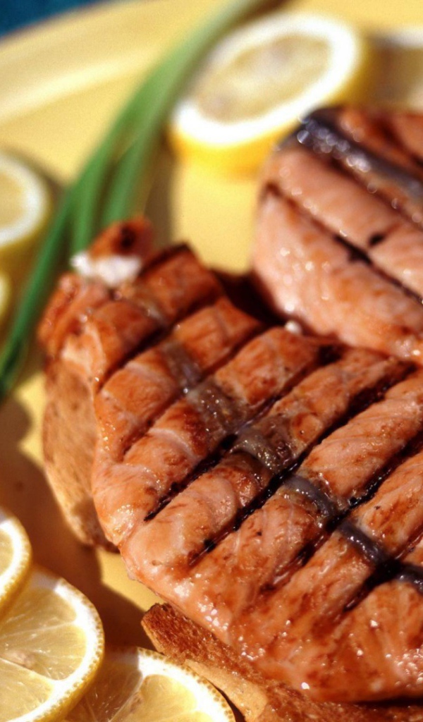 Сочный стейк с лимоном