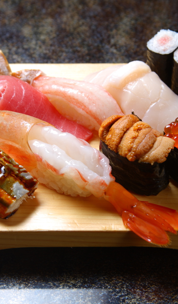 Красная икра и креветка