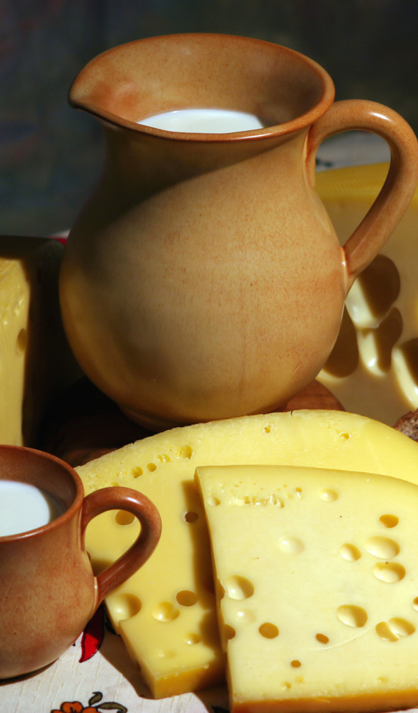 Молоко, сыр и хлеб