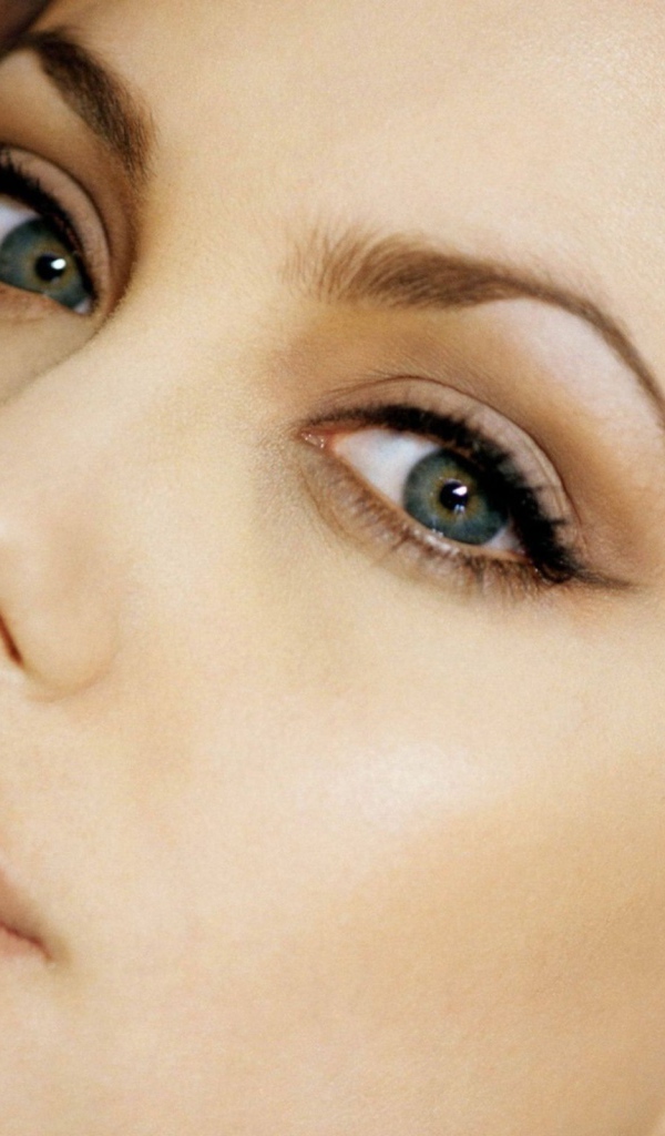 Красивая Анджелина Джоли