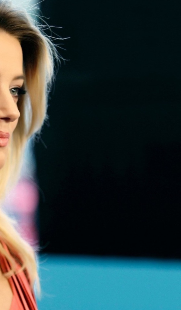 Красивая модель Эмбер Хёрд