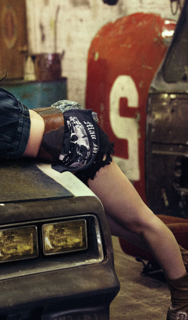 Очаровательная Мила Кунис