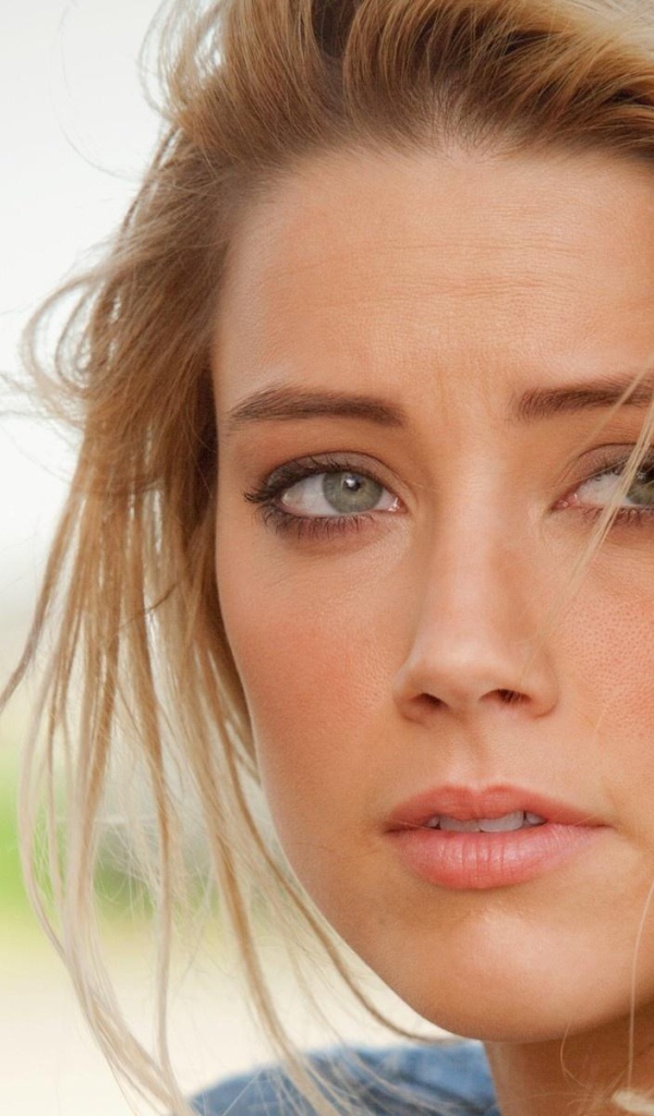 Очаровательная актриса Эмбер Хёрд