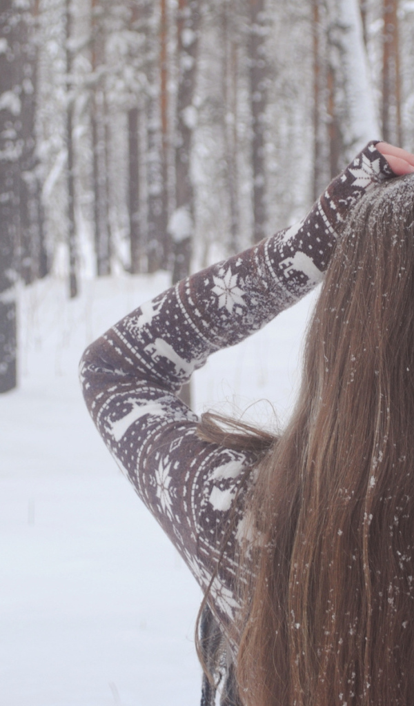 Девушка в снежную погоду