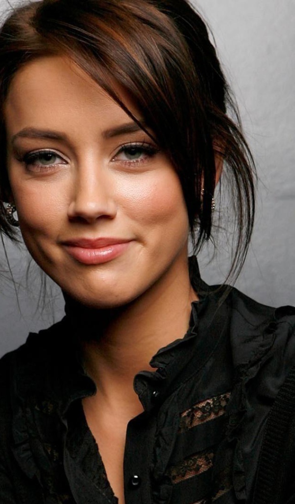 Популярная модель Эмбер Хёрд