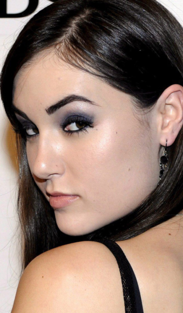 Популярная модель Саша Грей