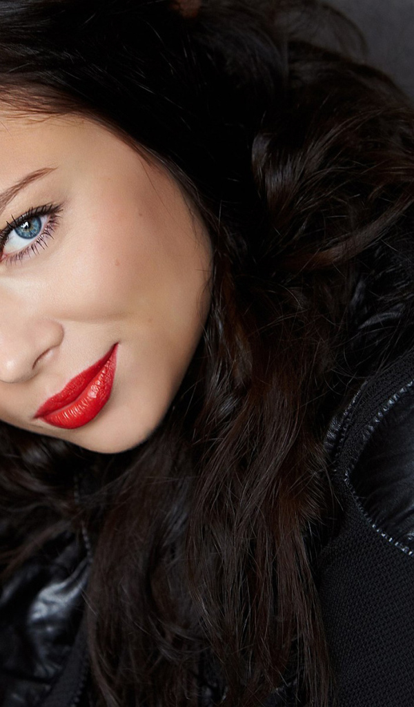 Знаменитая актриса Настасья Самбурская