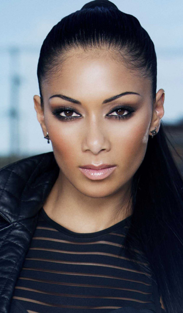 Знаменитая актриса Николь Шерзингер