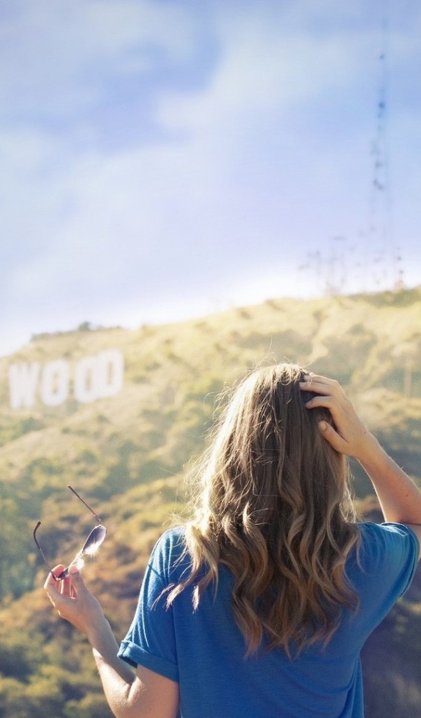 Девушка приехала в Голливуд