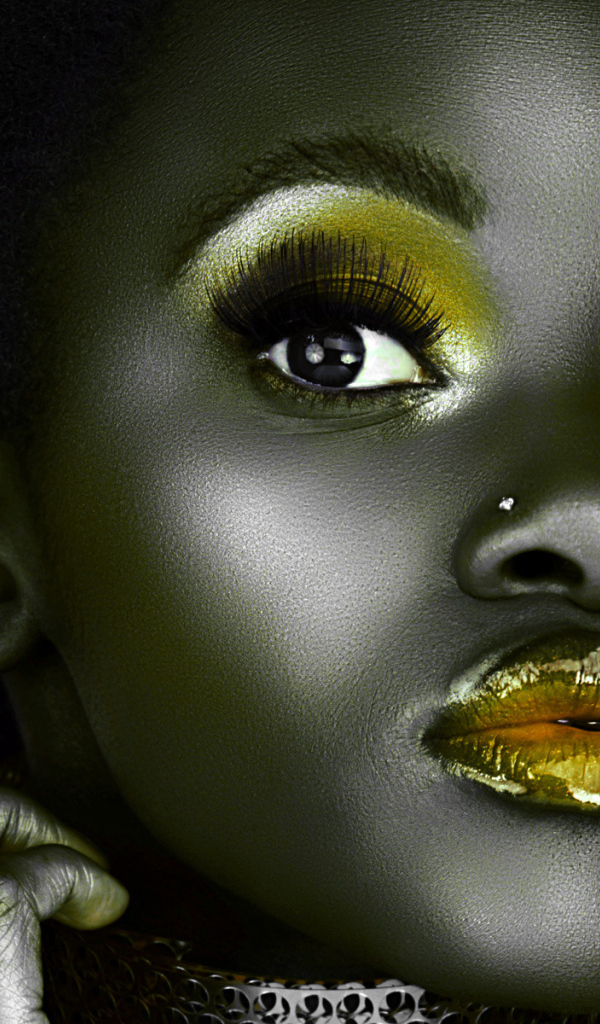 Очень яркий макияж