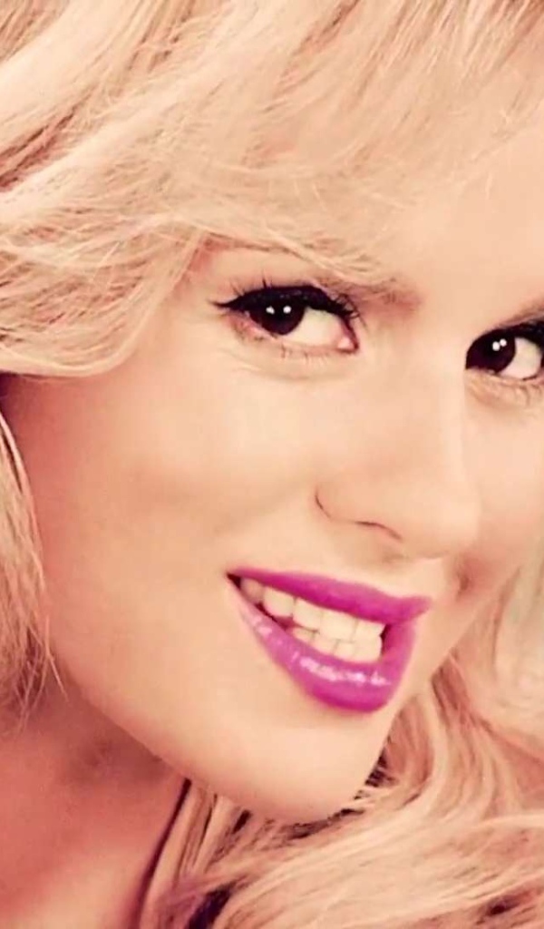 Популярная актриса Анна Семенович