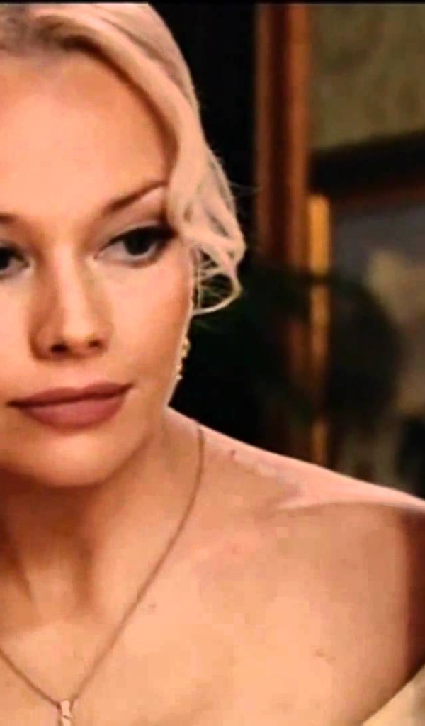 Очаровательная модель Елена Корикова