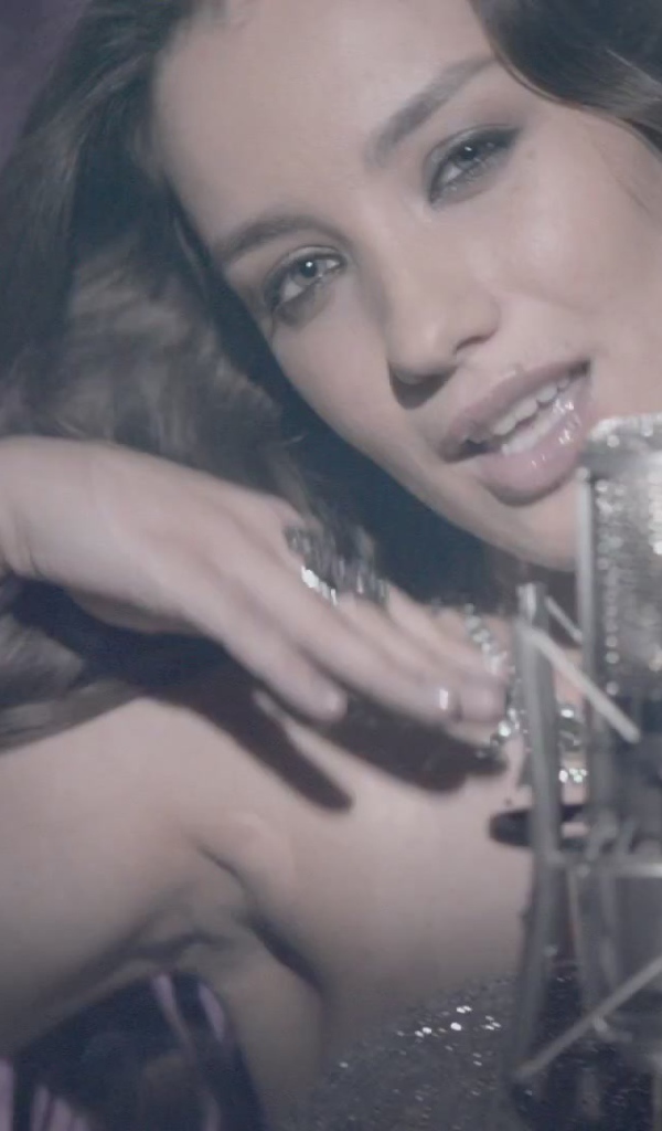 Модель Виктория Дайненко