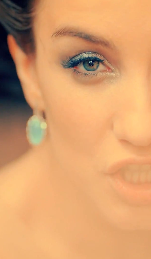 Популярная модель Виктория Дайненко