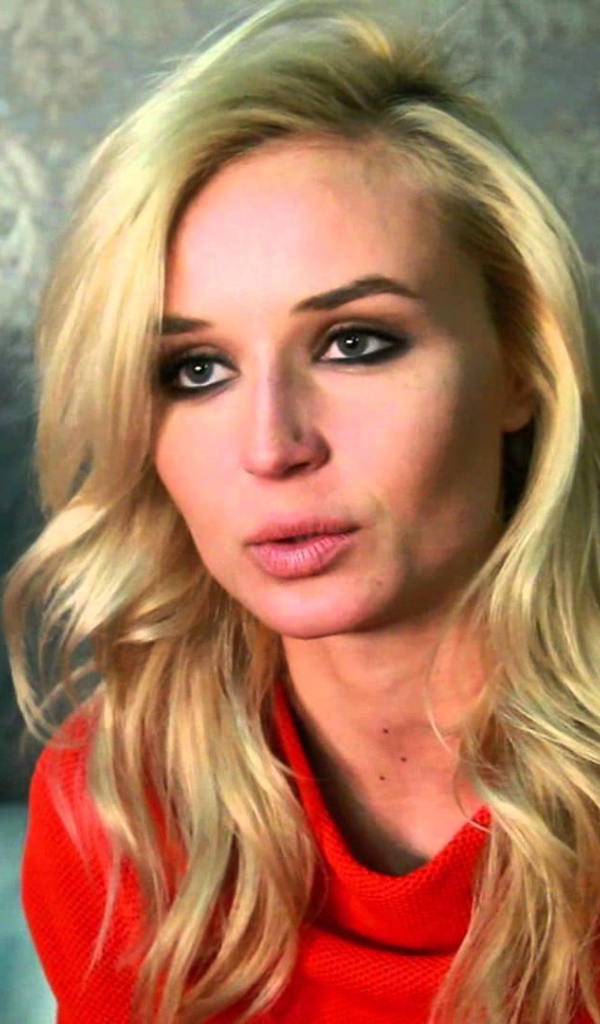 Красивая актриса Полига Гагарина