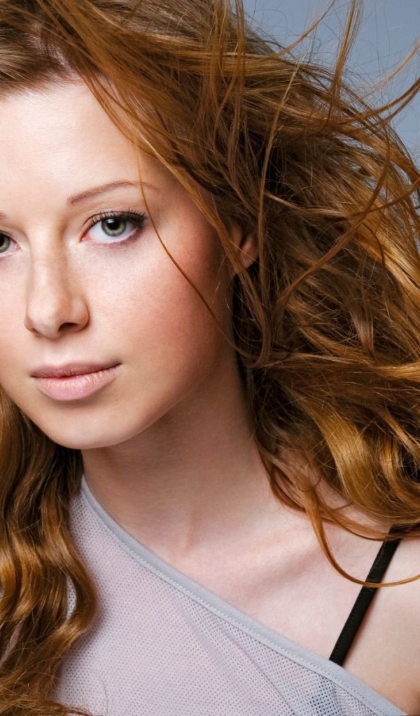 Популярная актриса Юлия Савичева