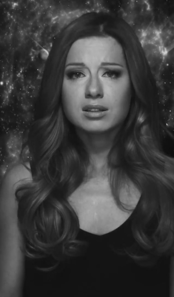 Красивая актриса Юлия Савичева