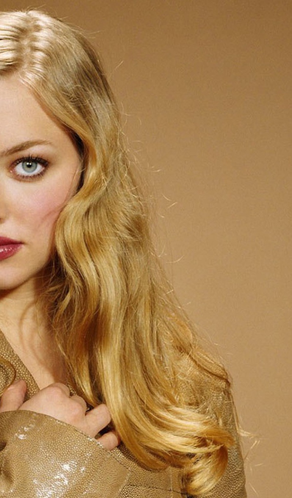 Красивая Аманда Сайфред