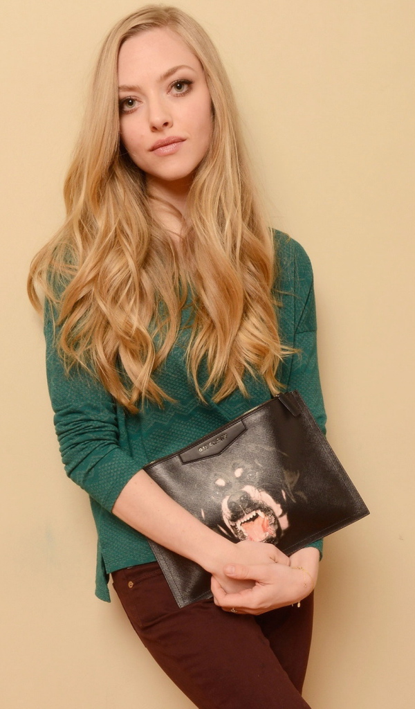 Популярная актриса Аманда Сайфред