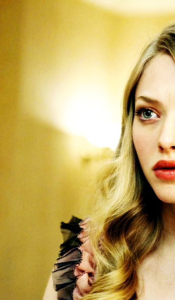 Популярная модель Аманда Сайфред