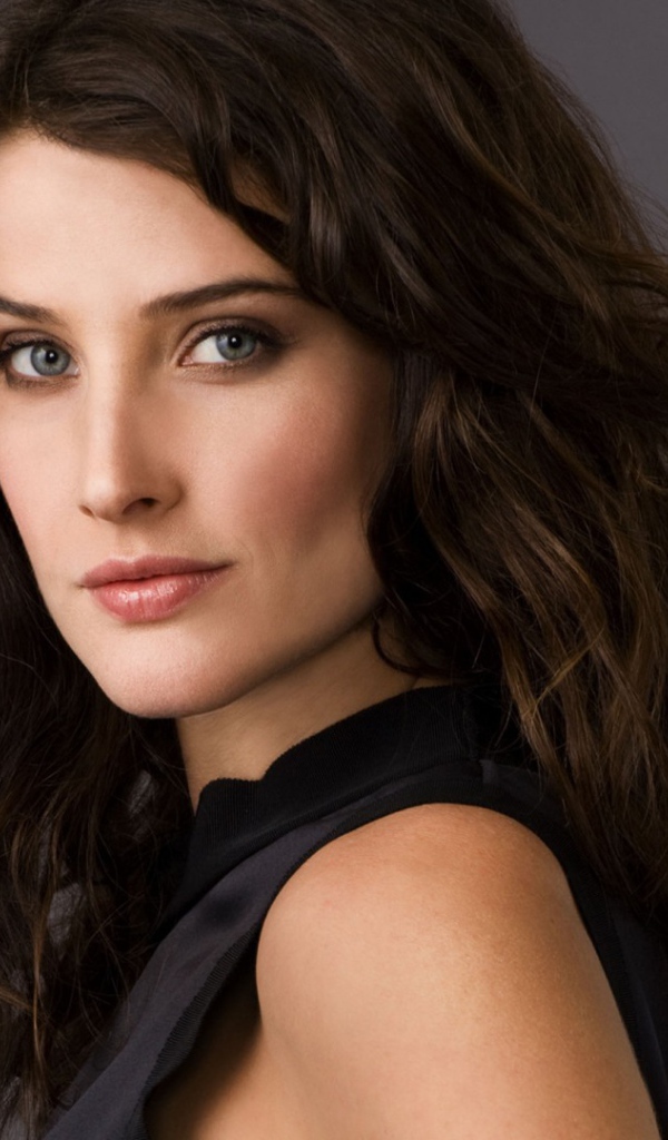 Красивая модель Коби Смолдерс