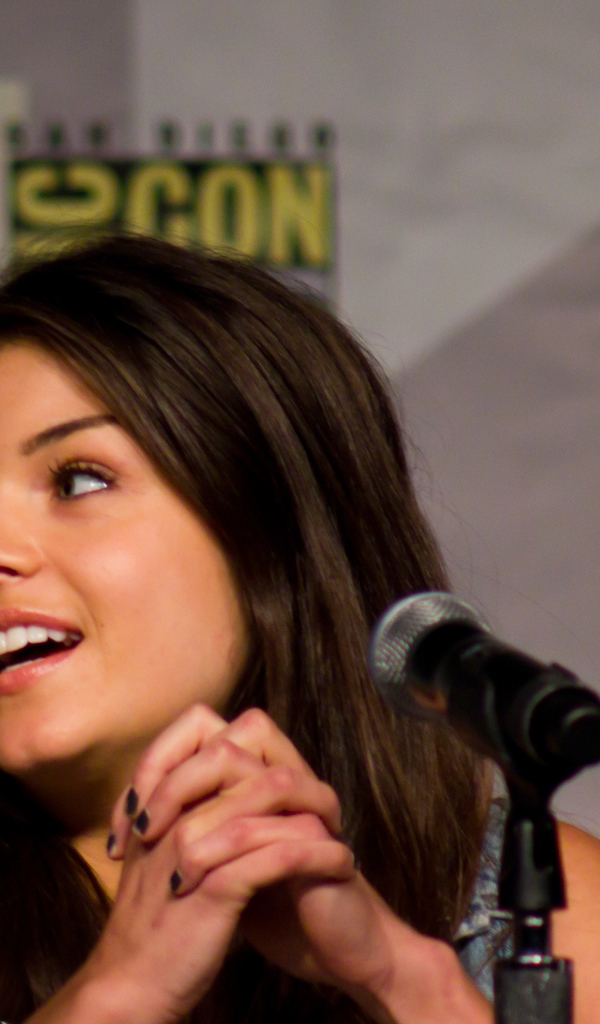 Актриса Мари Авгеропулос