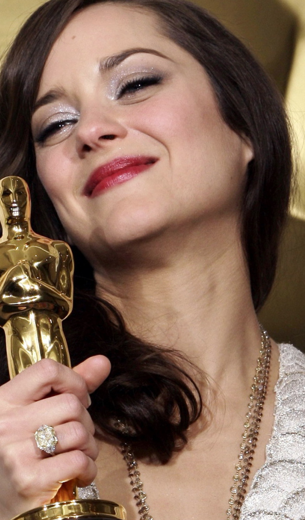 Популярная актриса Марион Котийяр