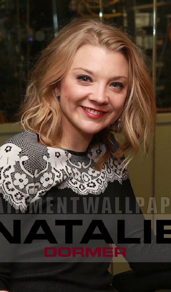 Красивая актриса Натали Дормер