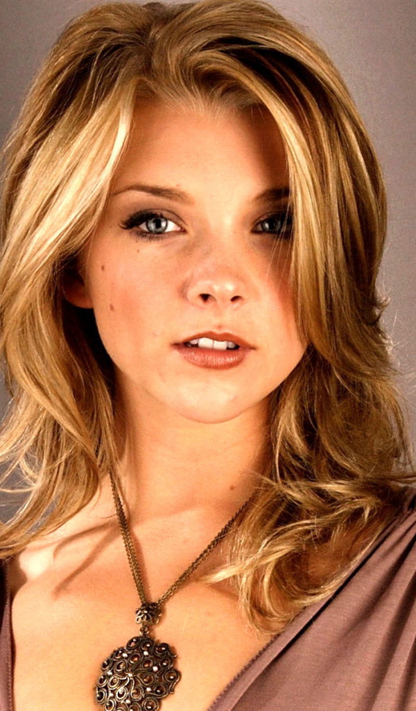 Красивая модель Натали Дормер