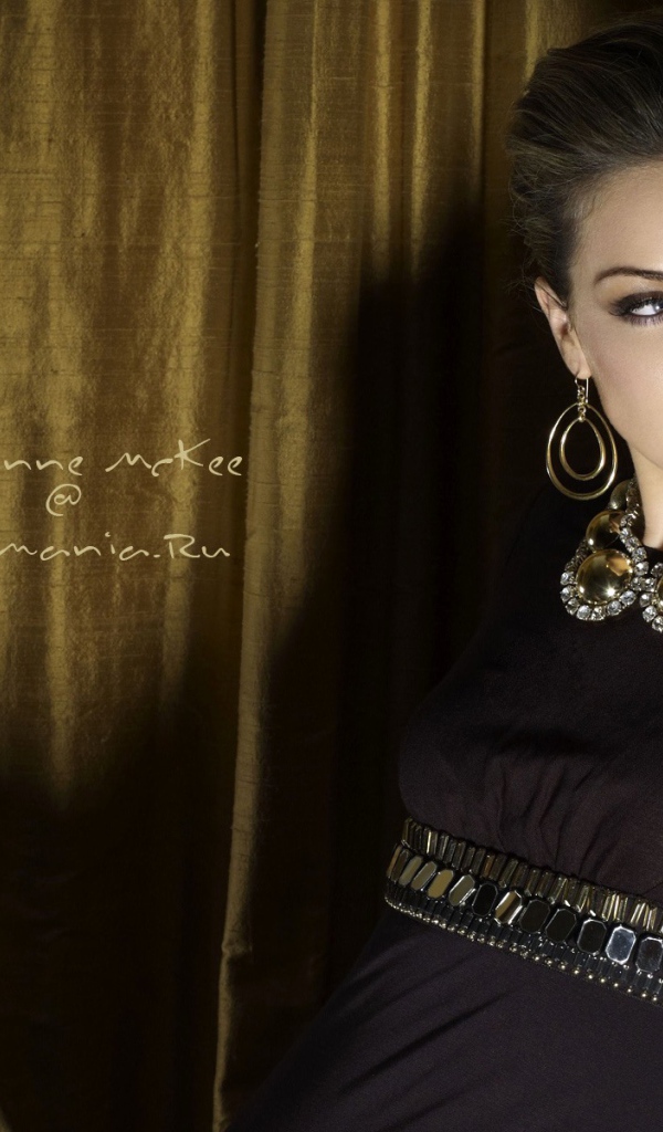 Популярная актриса Роксанна МакКи