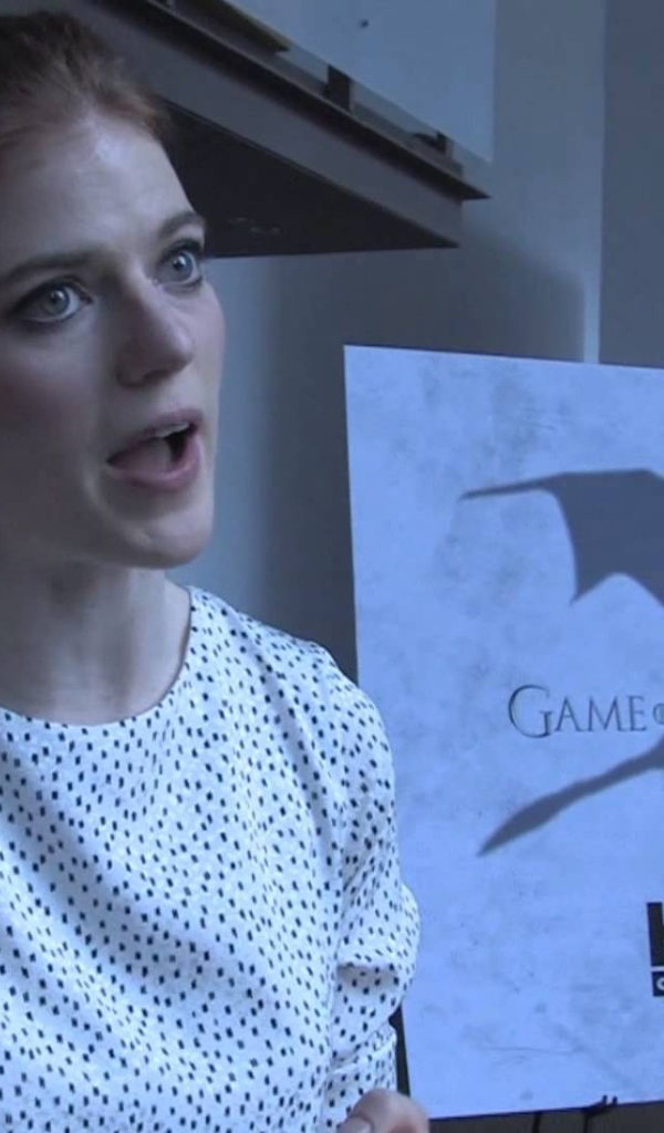 Очаровательная Роуз Лесли