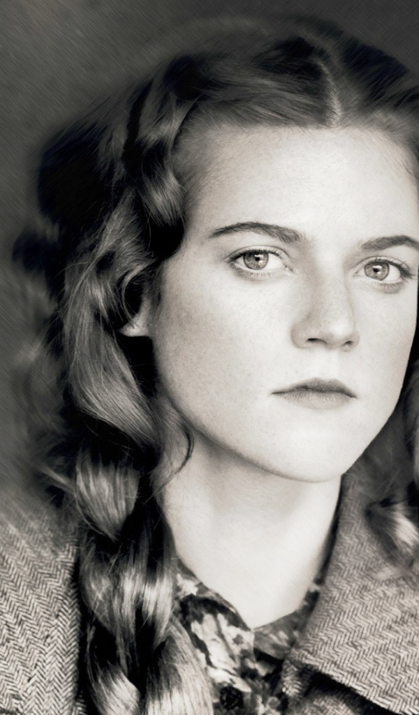 Популярная модель Роуз Лесли