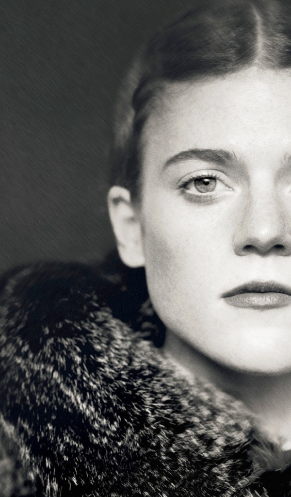 Очаровательная модель Роуз Лесли