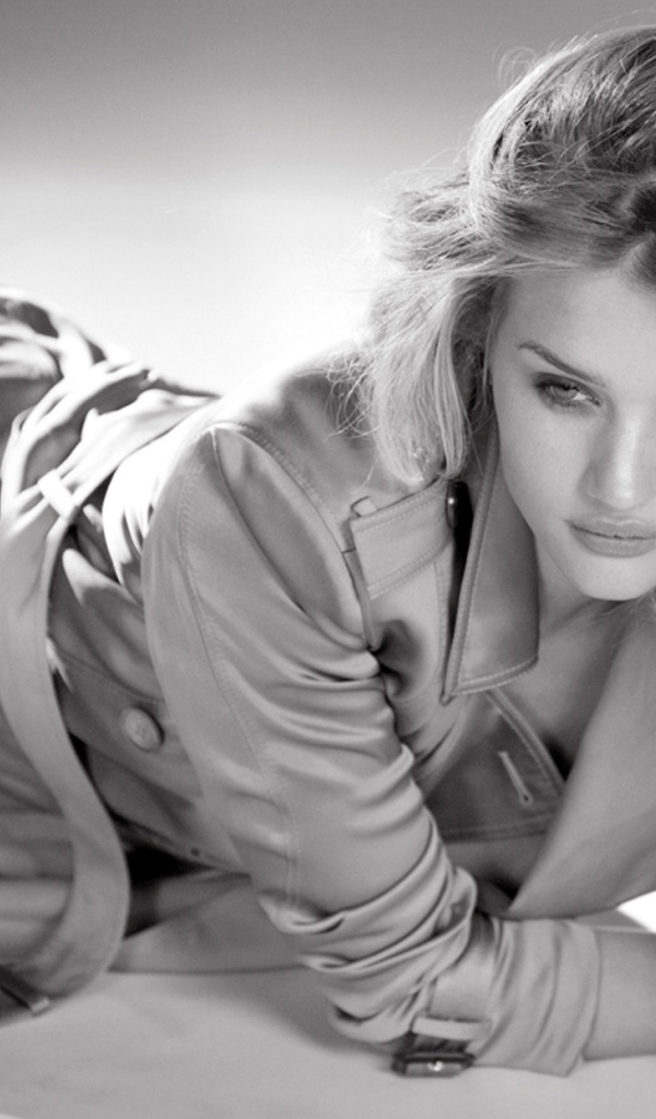 Популярная Роузи Хантингтон-Уайтли