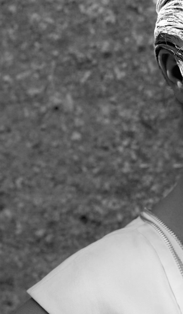 Очаровательная модель Роузи Хантингтон-Уайтли