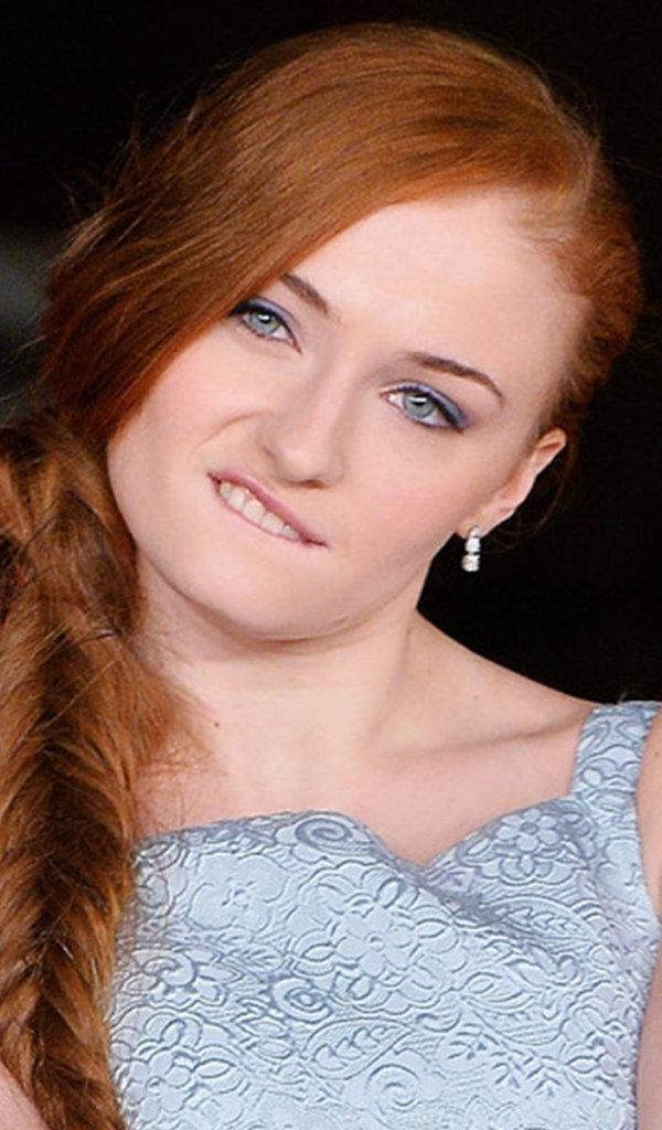 Красивая актриса Софи Тернер