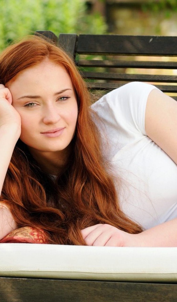 Очаровательная модель Софи Тернер