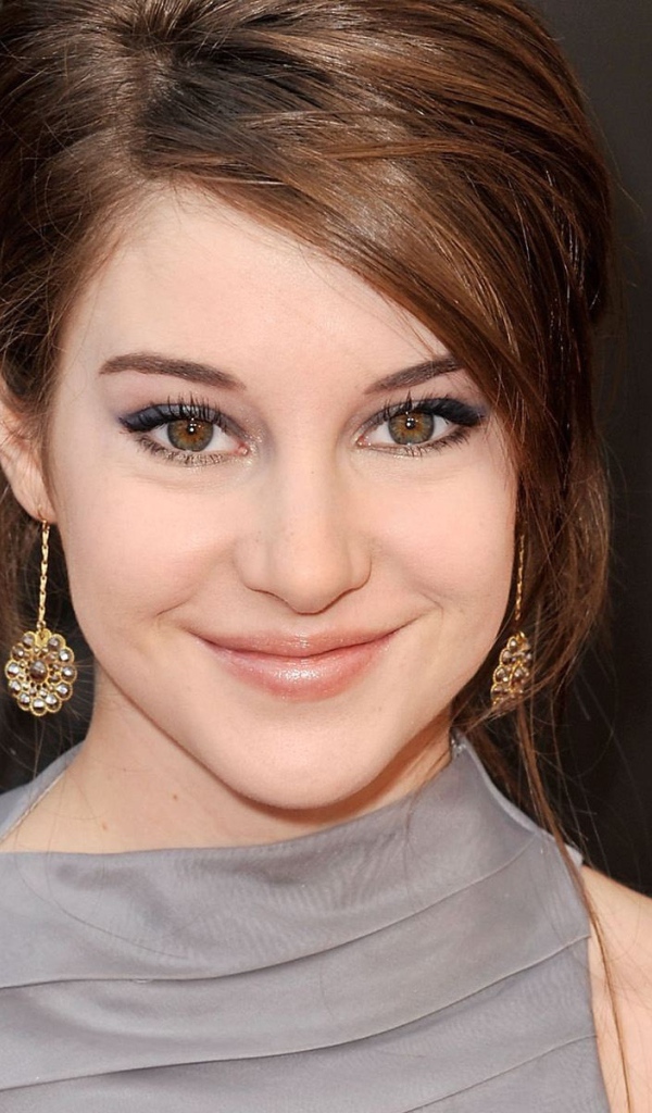 Знаменитая актриса Шейлин Вудли