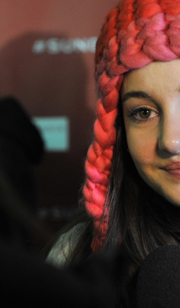 Красивая актриса Шейлин Вудли