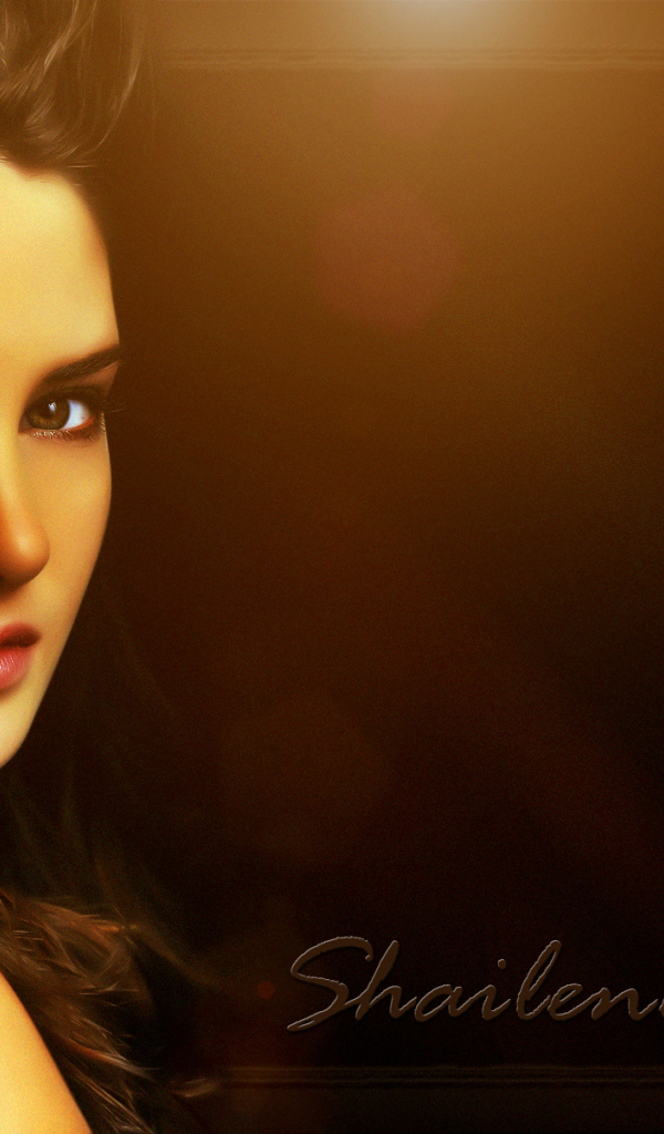 Популярная модель Шейлин Вудли