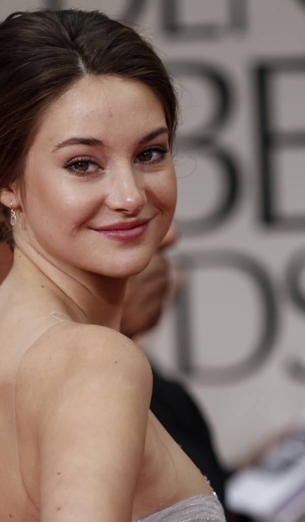 Суперзвезда Шейлин Вудли