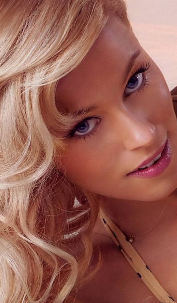 Очаровательная актриса Элизабет Бэнкс