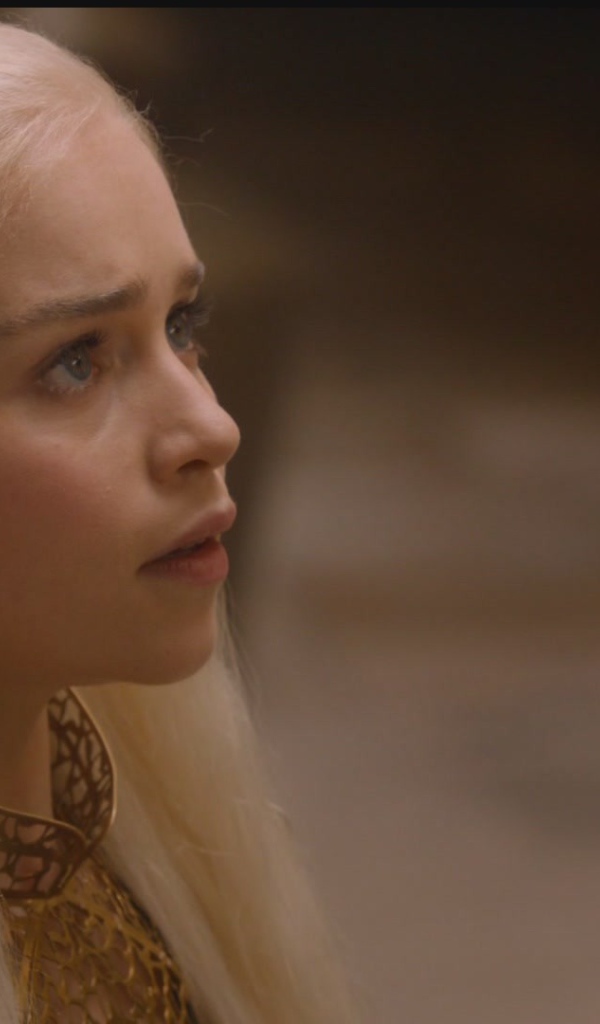 Популярная Эмилия Кларк