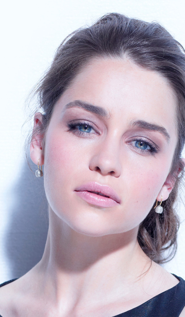 Красивая Эмилия Кларк