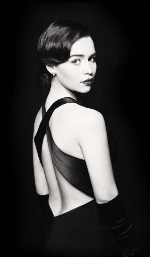 Очаровательная актриса Эмилия Кларк