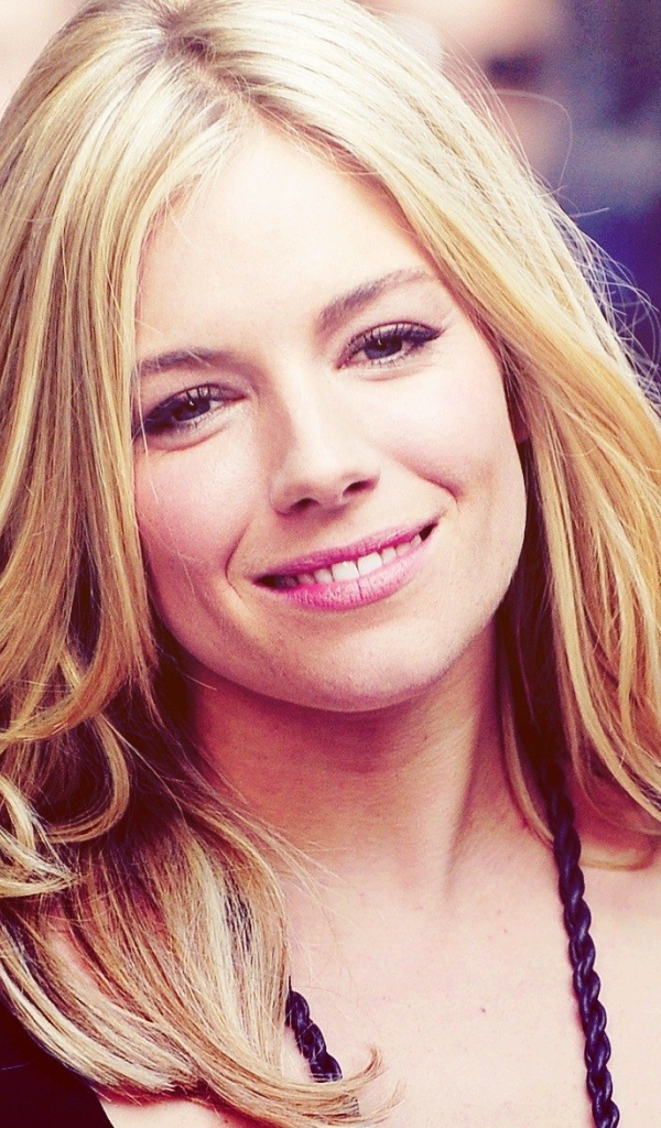 Модель Дакота Джонсон